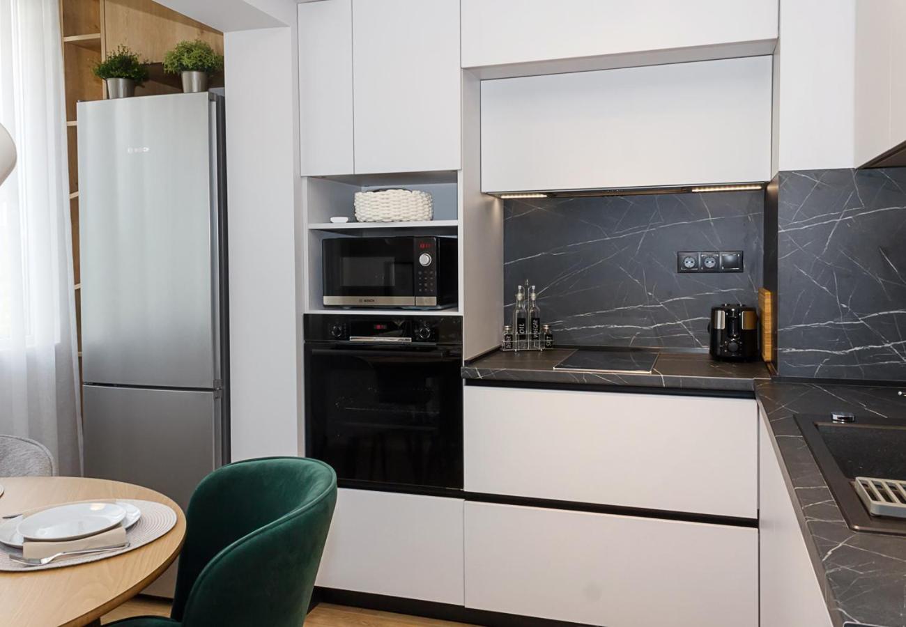 1BD Sea Garden Retreat with Dedicated Workspace by Flat Mаnager