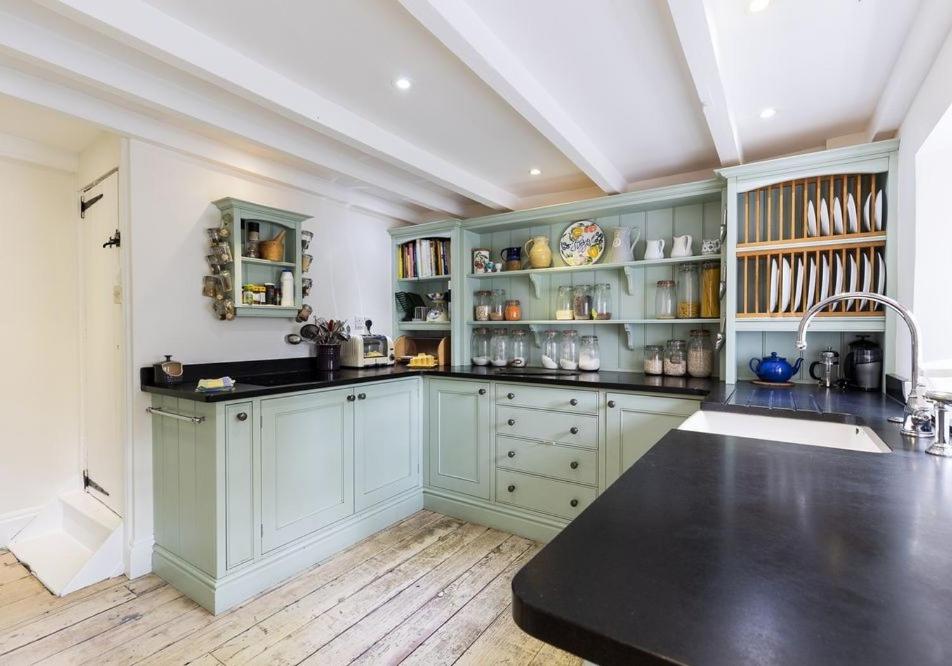 Parrog Beach House - Sleeps 12 view 4