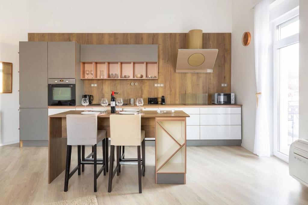 Swan Residence in the Buda Castle Area 2BR/Balcony view 4