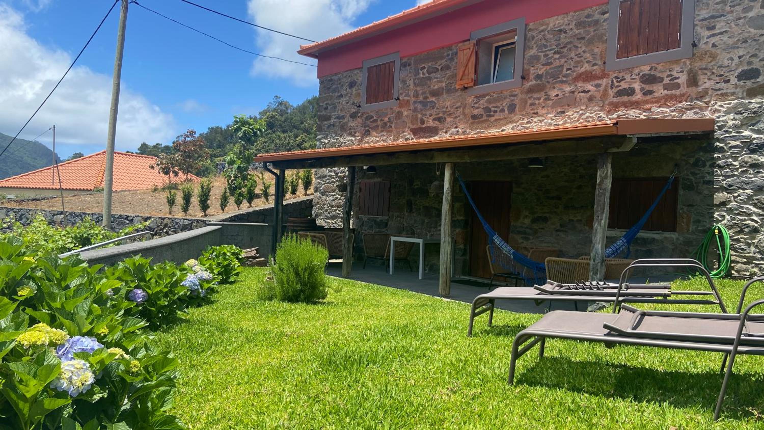 Hotel Madeira Bird House - House in the Mountains With Garden - Image 1