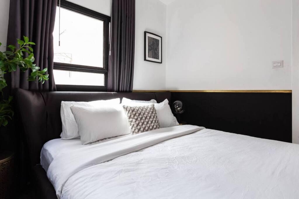 2Bedroom Suite 6 with shelter view 2