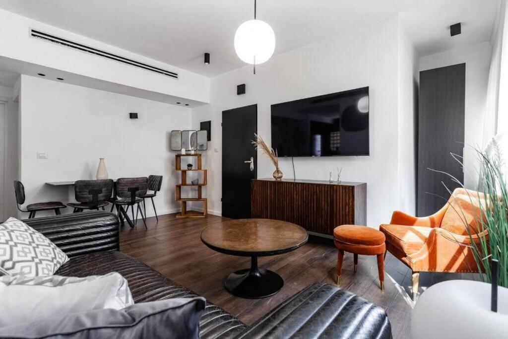 2Bedroom Suite 6 with shelter view 3