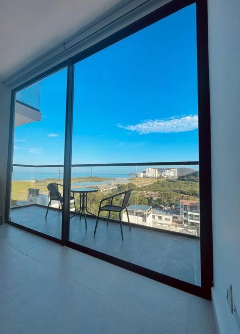 Apartamento en Santa Marta con hermosa Vista al Mar & Piscina
