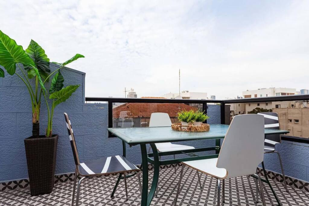 2Bedroom Suite 7 with shelter view 4