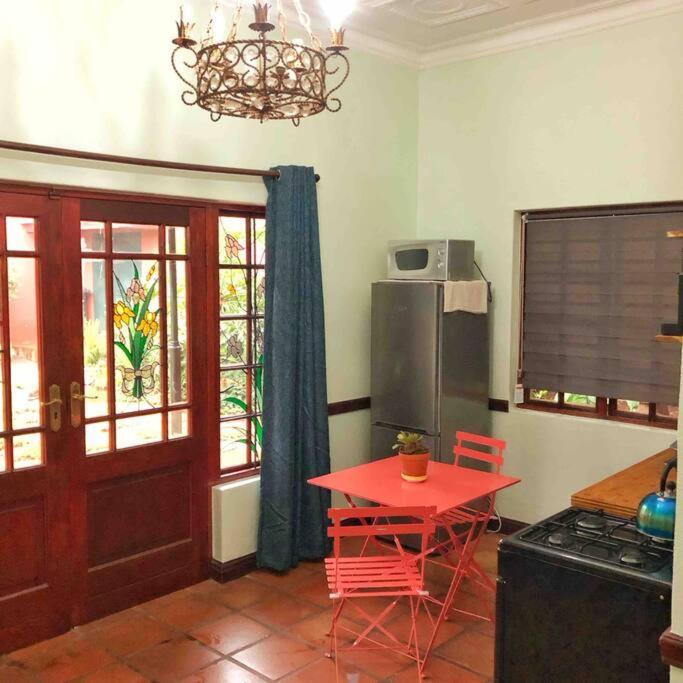 Cosy Bachelors, 2 min walk to Melville 7th