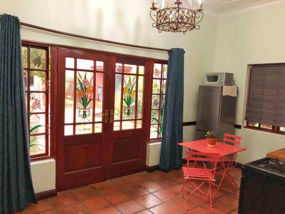 Cosy Bachelors, 2 min walk to Melville 7th