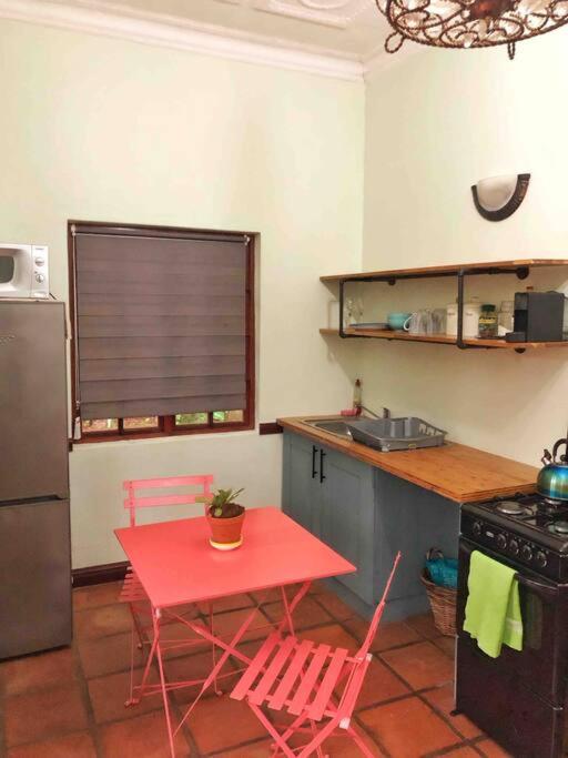 Cosy Bachelors, 2 min walk to Melville 7th