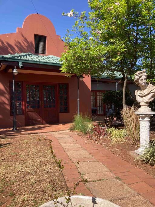 Cosy Bachelors, 2 min walk to Melville 7th
