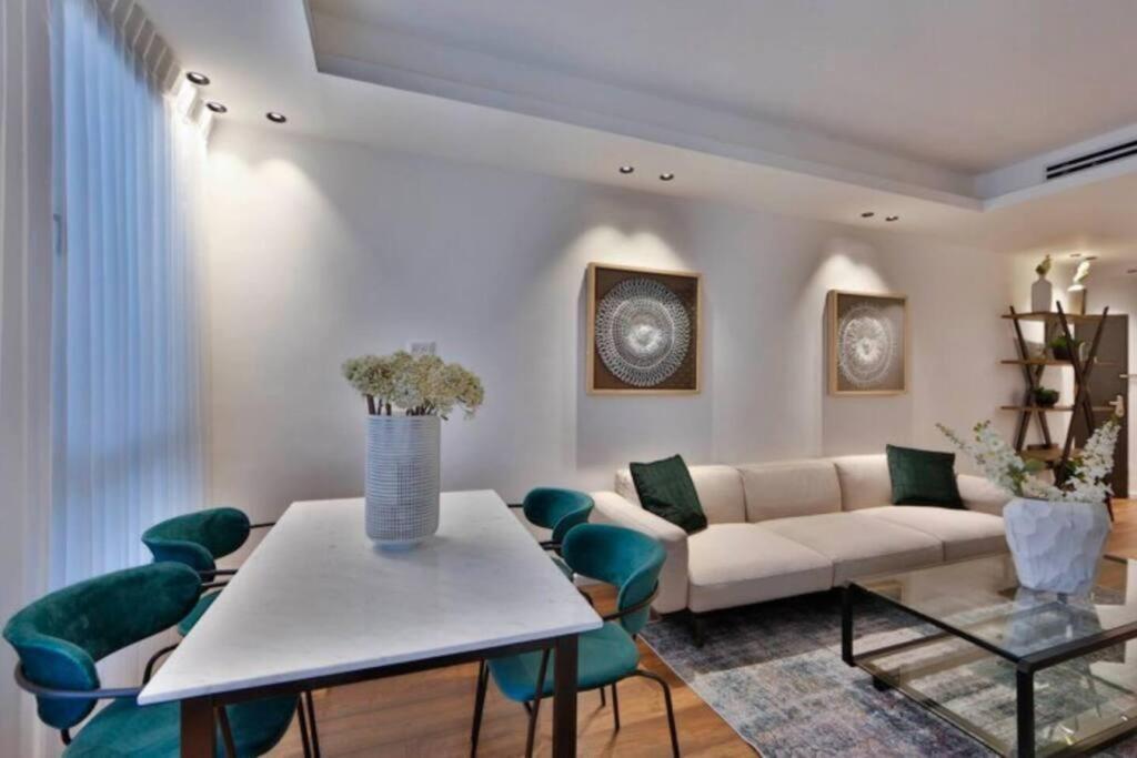 2Bedroom Suite 8 with balcony and shelter view 3