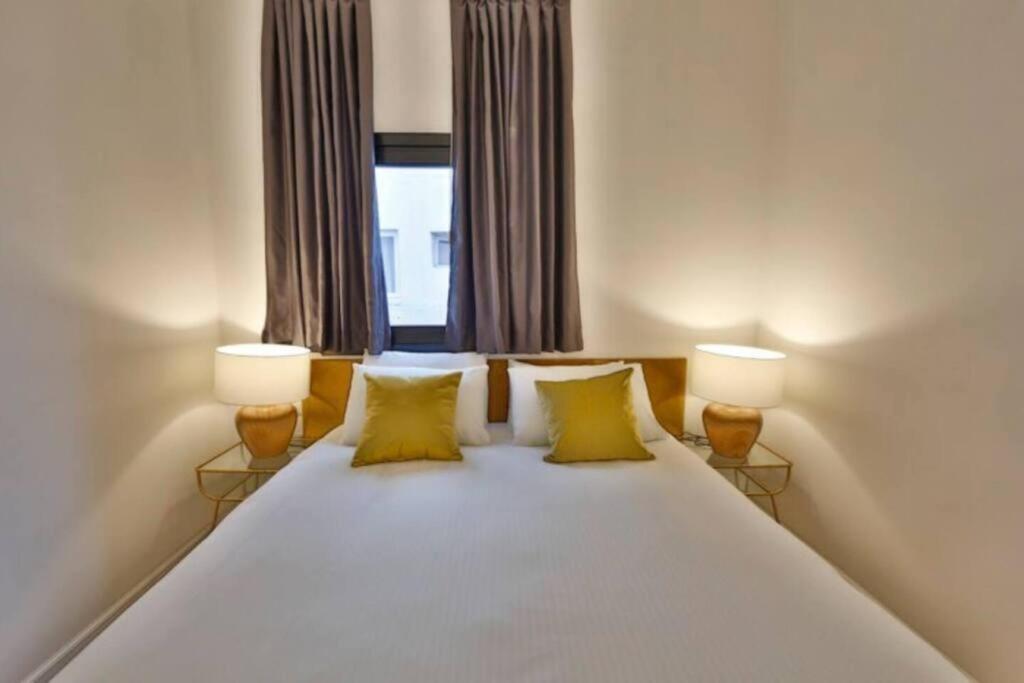 2Bedroom Suite 8 with balcony and shelter view 5