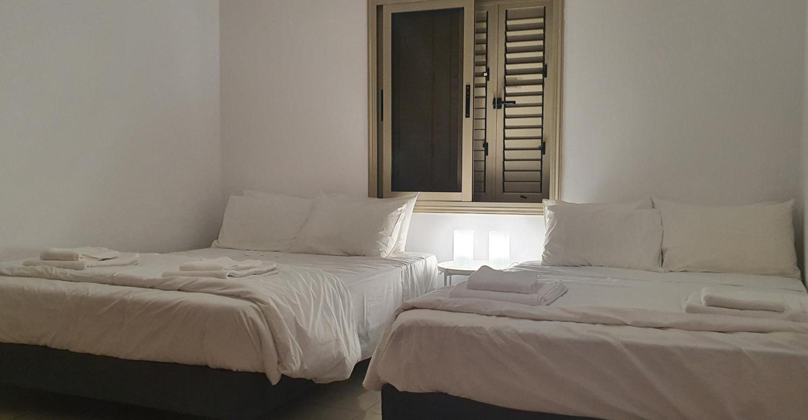 BLUE LUXURY APARTMENT (BREAKBOOKING CY-SERVICES LTD)