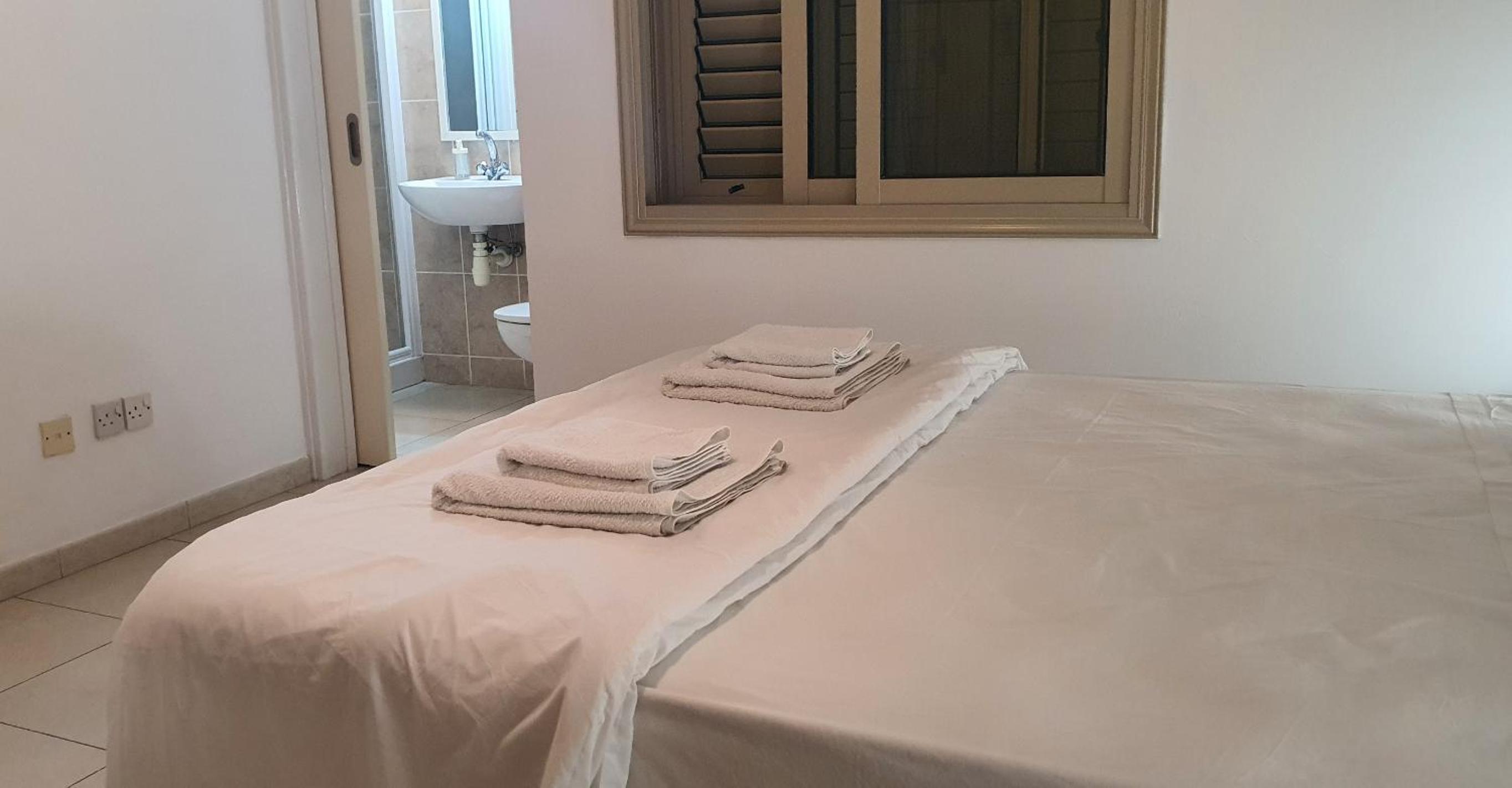 BLUE LUXURY APARTMENT (BREAKBOOKING CY-SERVICES LTD)