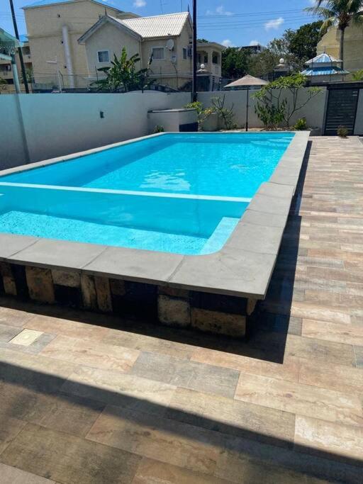 Splendid and modern 4 bedroom private villa with big pool near beach in flic en flac view 2