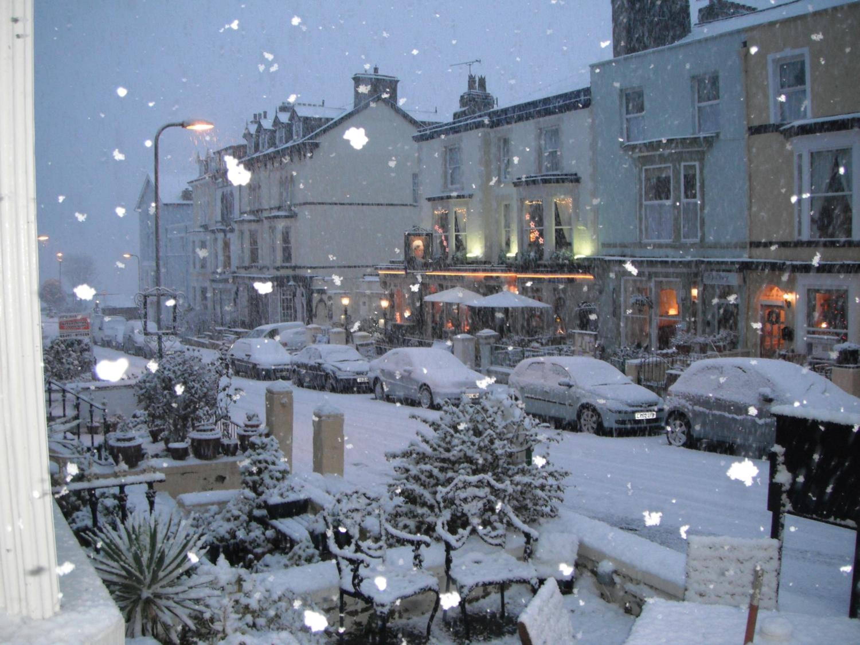 Hotel Burleigh Guest House - Image 1