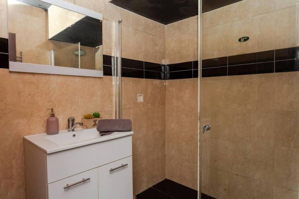 3Bedroom Suite with Balcony and shelter 12 view 4