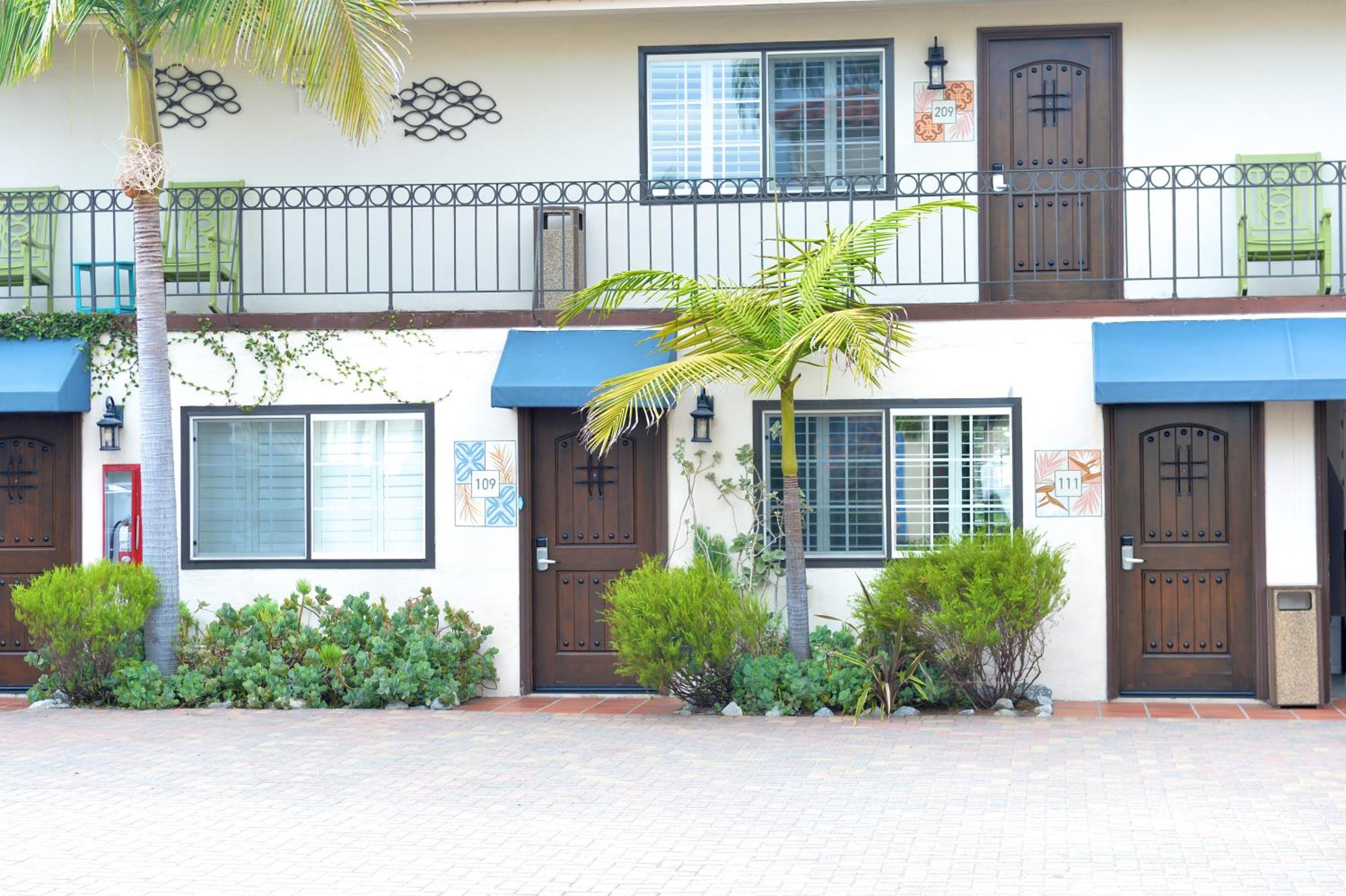 Hotel Crown City Inn Coronado - Image 1