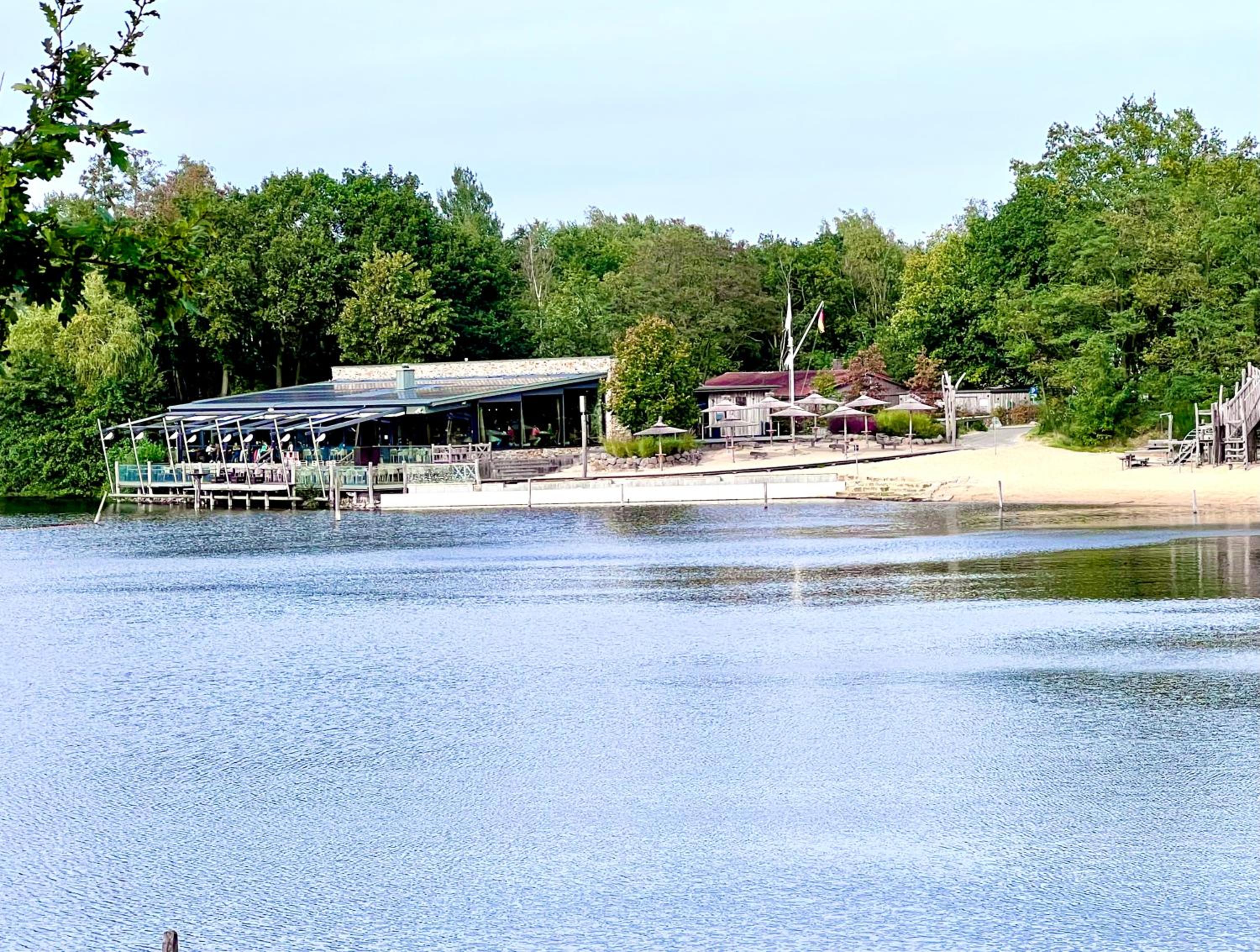 Allee zum See