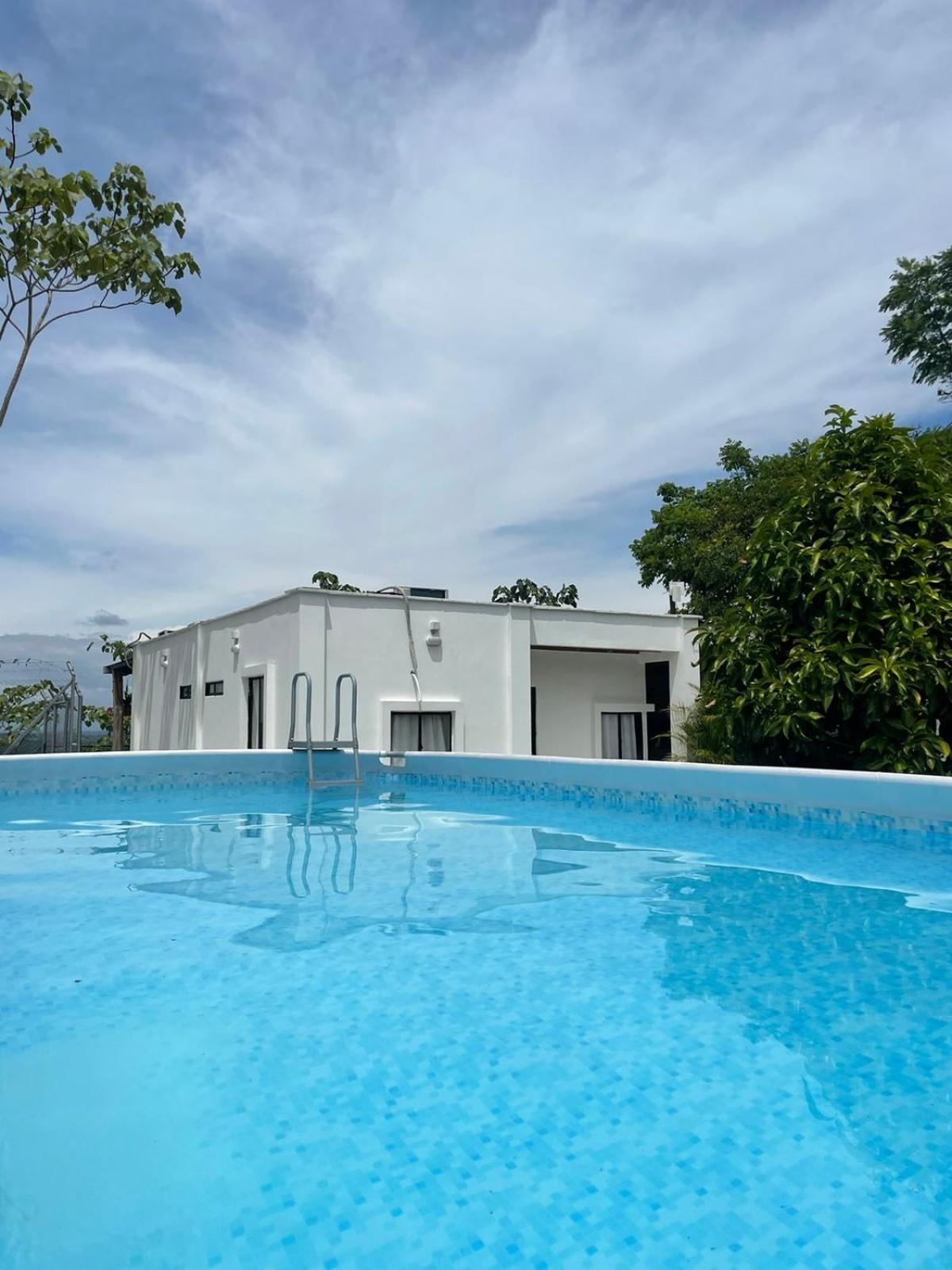 Cabaña Campestre con Piscina en la Hacienda Nápoles