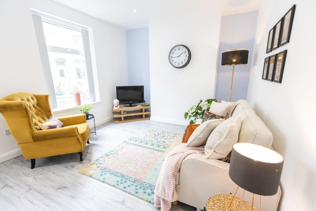 2BR Modern Hebden Hideaway, Canal side, Stylish and Cosy view 2