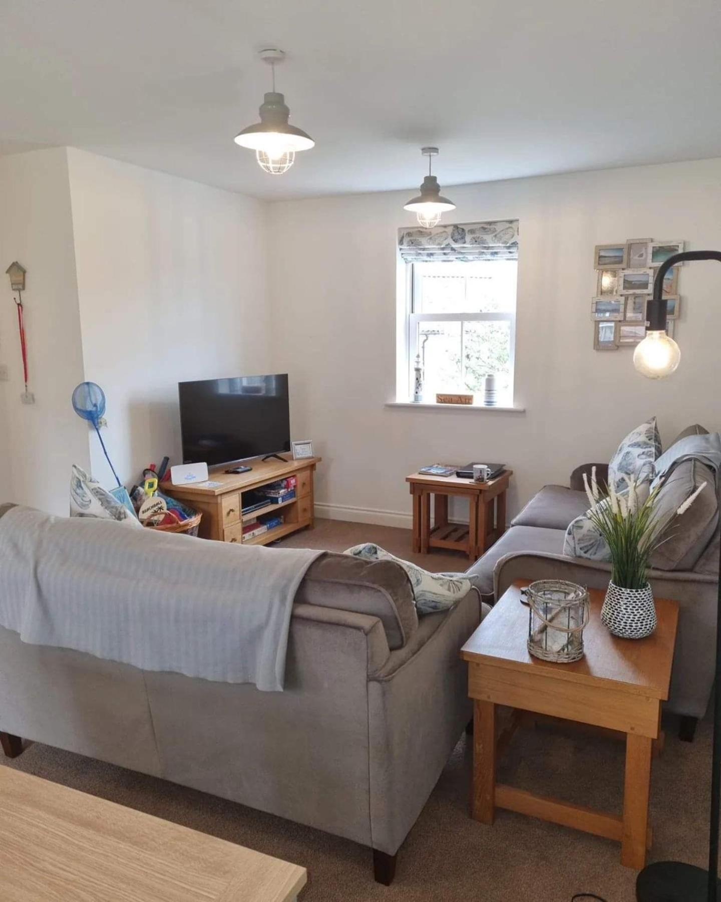 Sea Air, The Bay, 2 bedroom 2 bathroom first floor apartment, 2 dogs welcome view 3