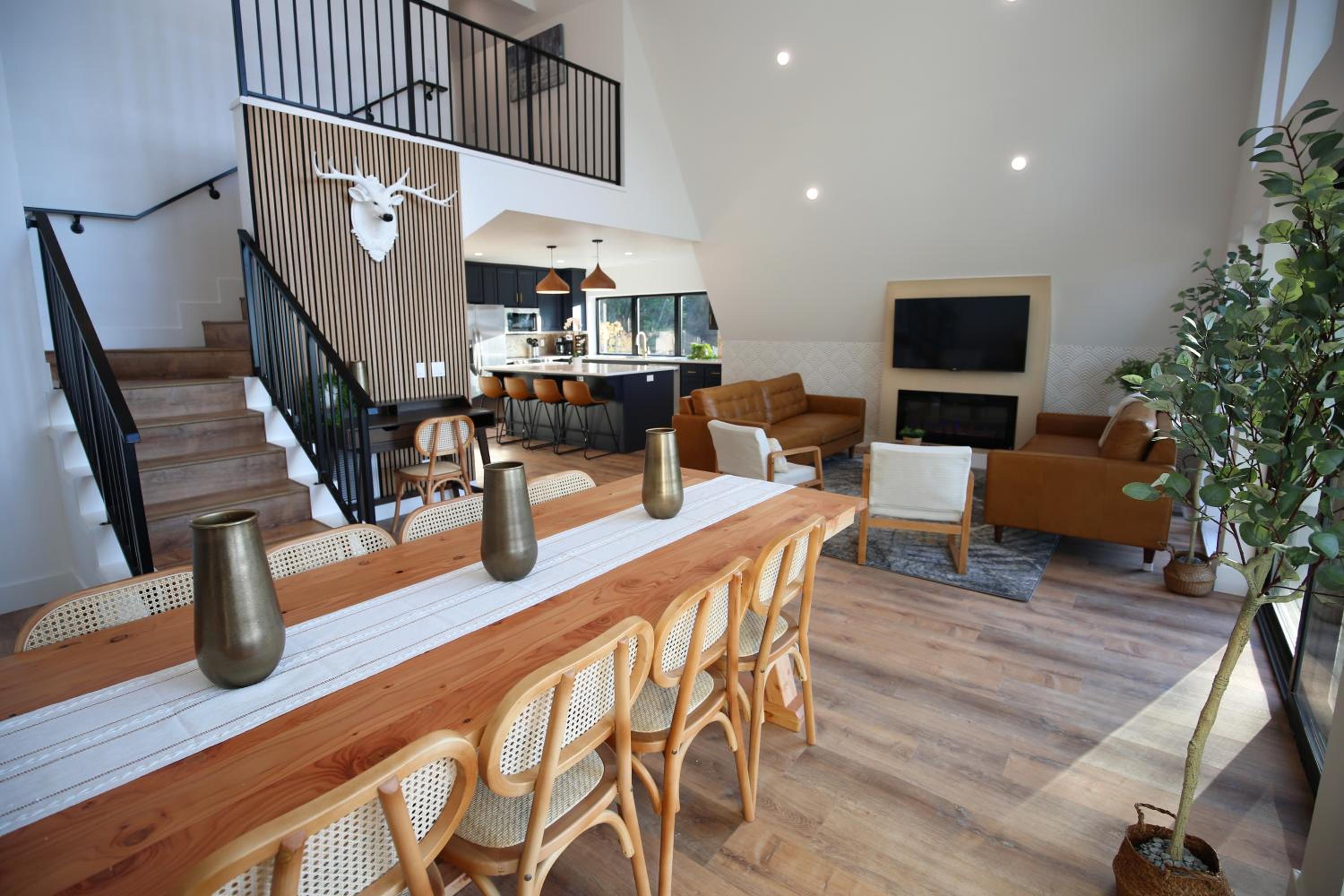 High End A-Frame - Hot Tub - Awesome Views - Yosemite - Electric Vehicle Friendly - Sleeps 10 view 5