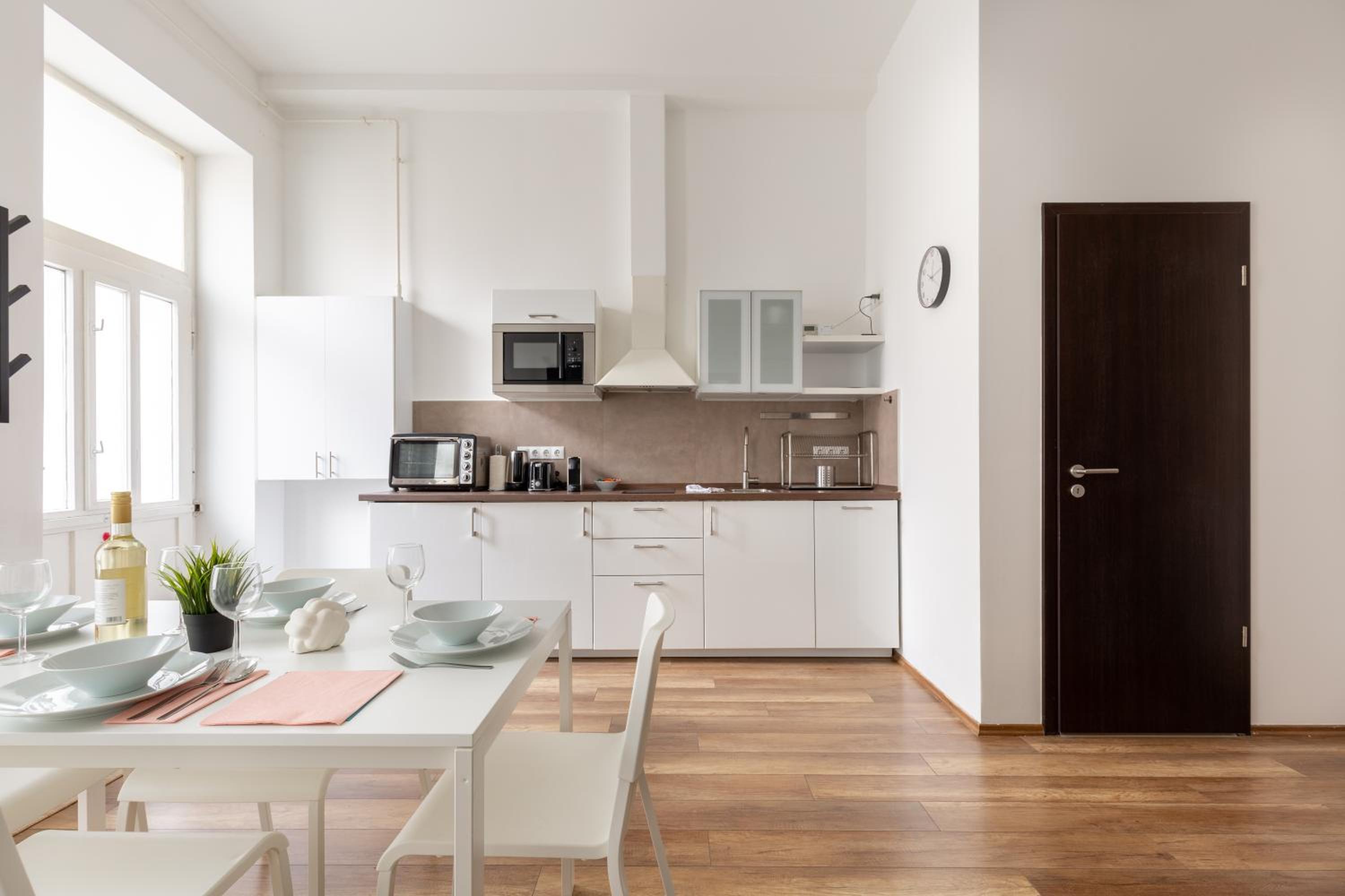 New, centrally located, but quiet 4 sleeper