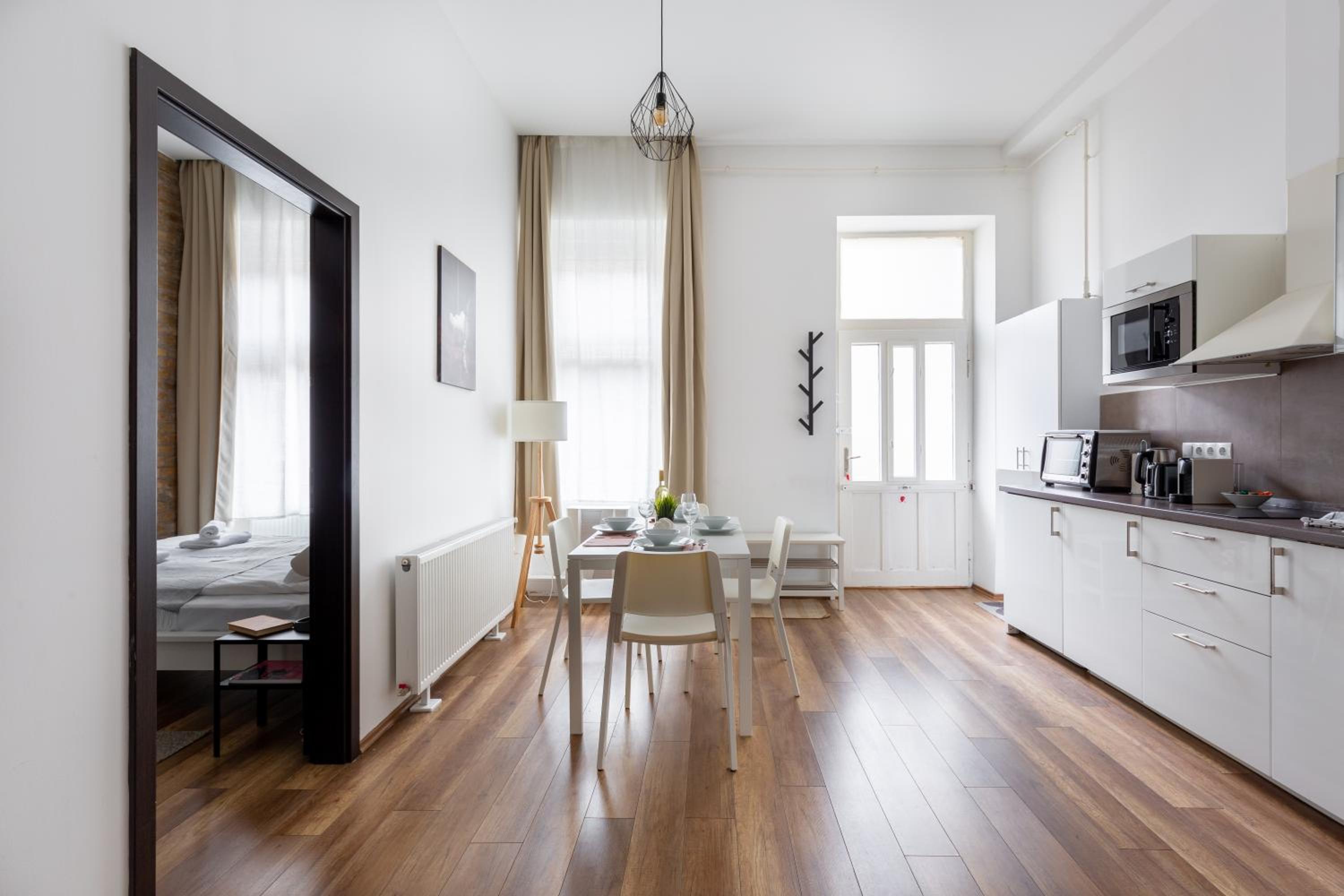 New, centrally located, but quiet 4 sleeper