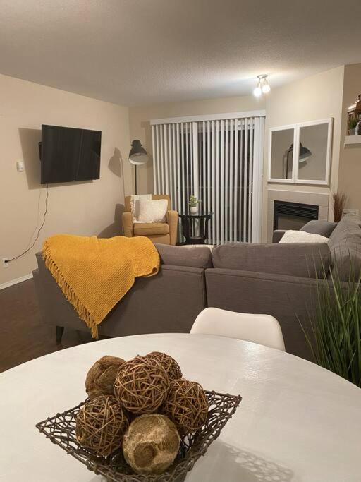 Cozy Condo at the Lake