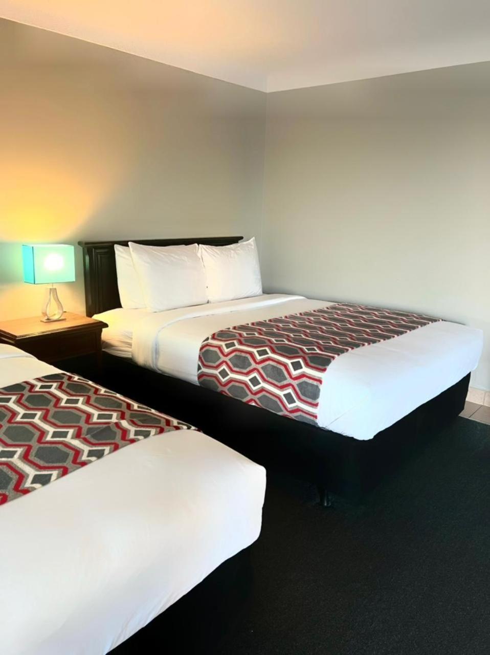 Toronto Vacations - City View Inn - Property Image 4