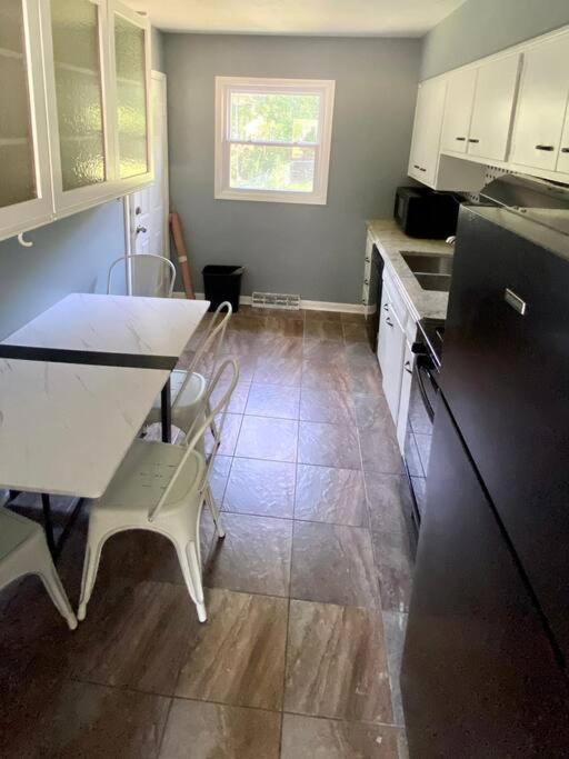 Cozy two bedroom home near downtown Shawnee view 3