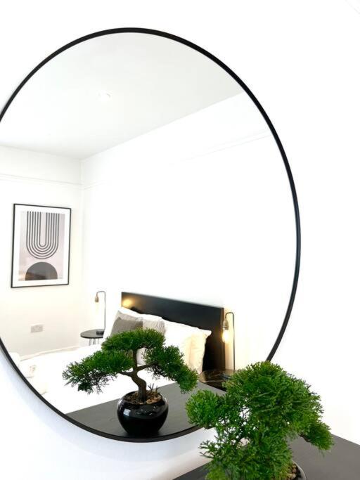 2 Bed Apartment – Steps from Oxford Street