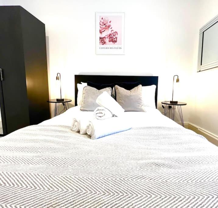 2 Bed Apartment – Steps from Oxford Street