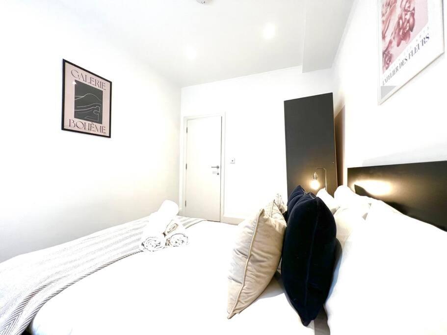 2 Bed Apartment – Steps from Oxford Street