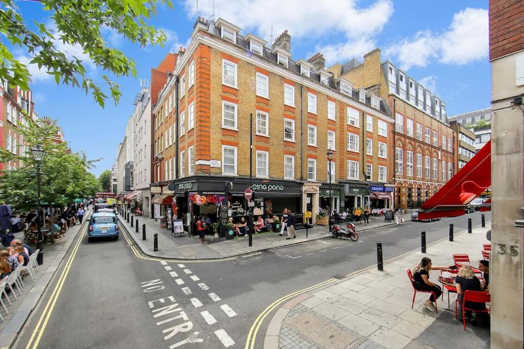2 Bed Apartment – Steps from Oxford Street