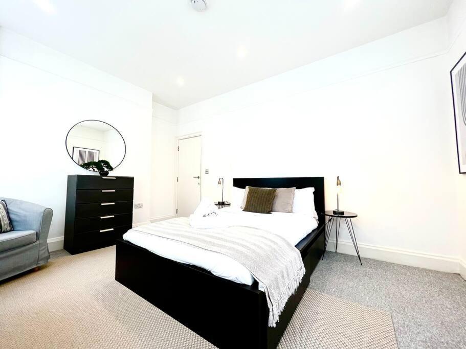 2 Bed Apartment – Steps from Oxford Street