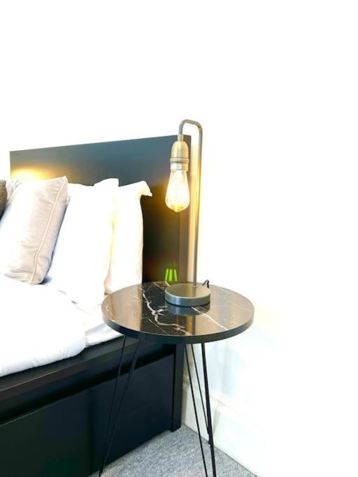 2 Bed Apartment – Steps from Oxford Street