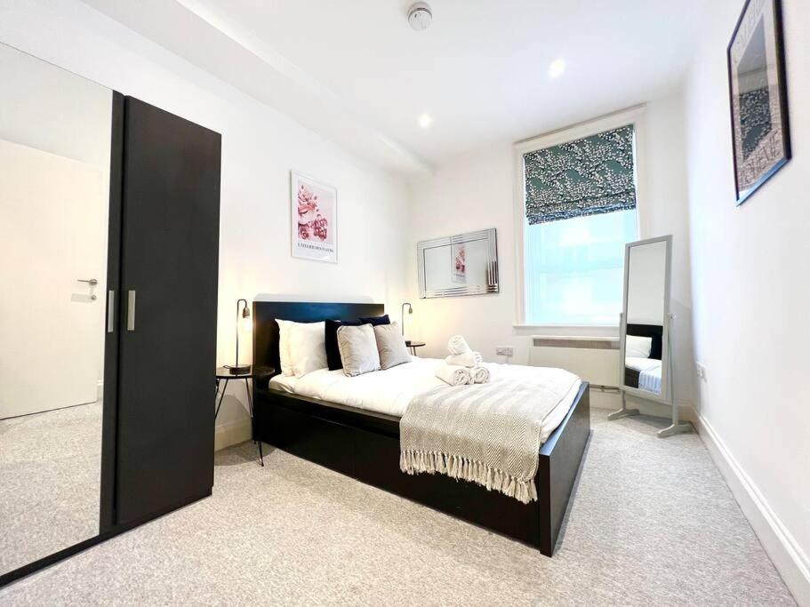 2 Bed Apartment – Steps from Oxford Street