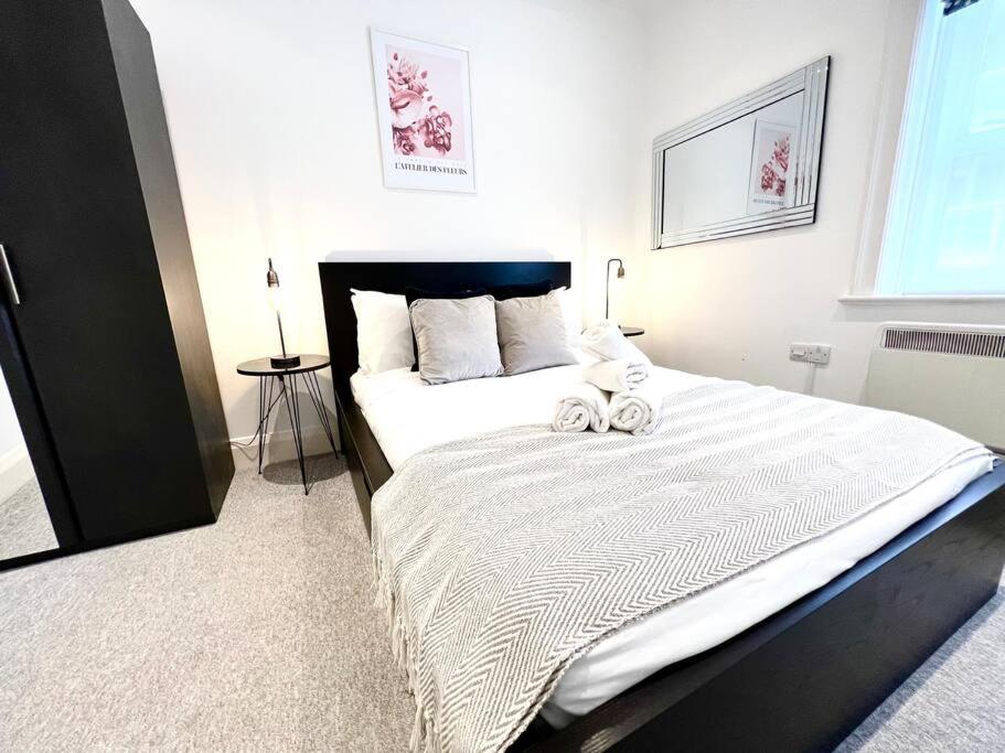 2 Bed Apartment – Steps from Oxford Street