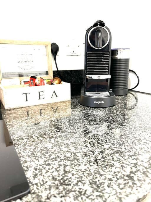 2 Bed Apartment – Steps from Oxford Street
