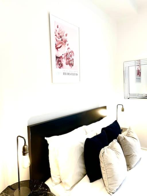 2 Bed Apartment – Steps from Oxford Street