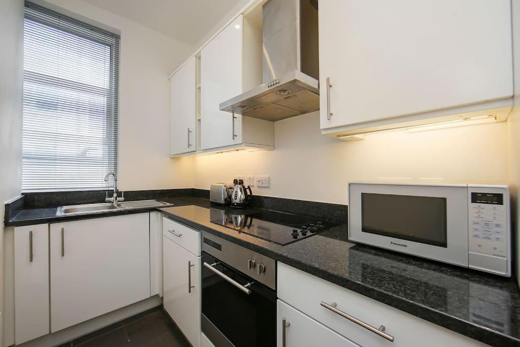 2 Bed Apartment – Steps from Oxford Street