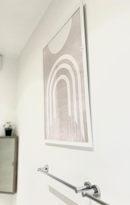 2 Bed Apartment – Steps from Oxford Street