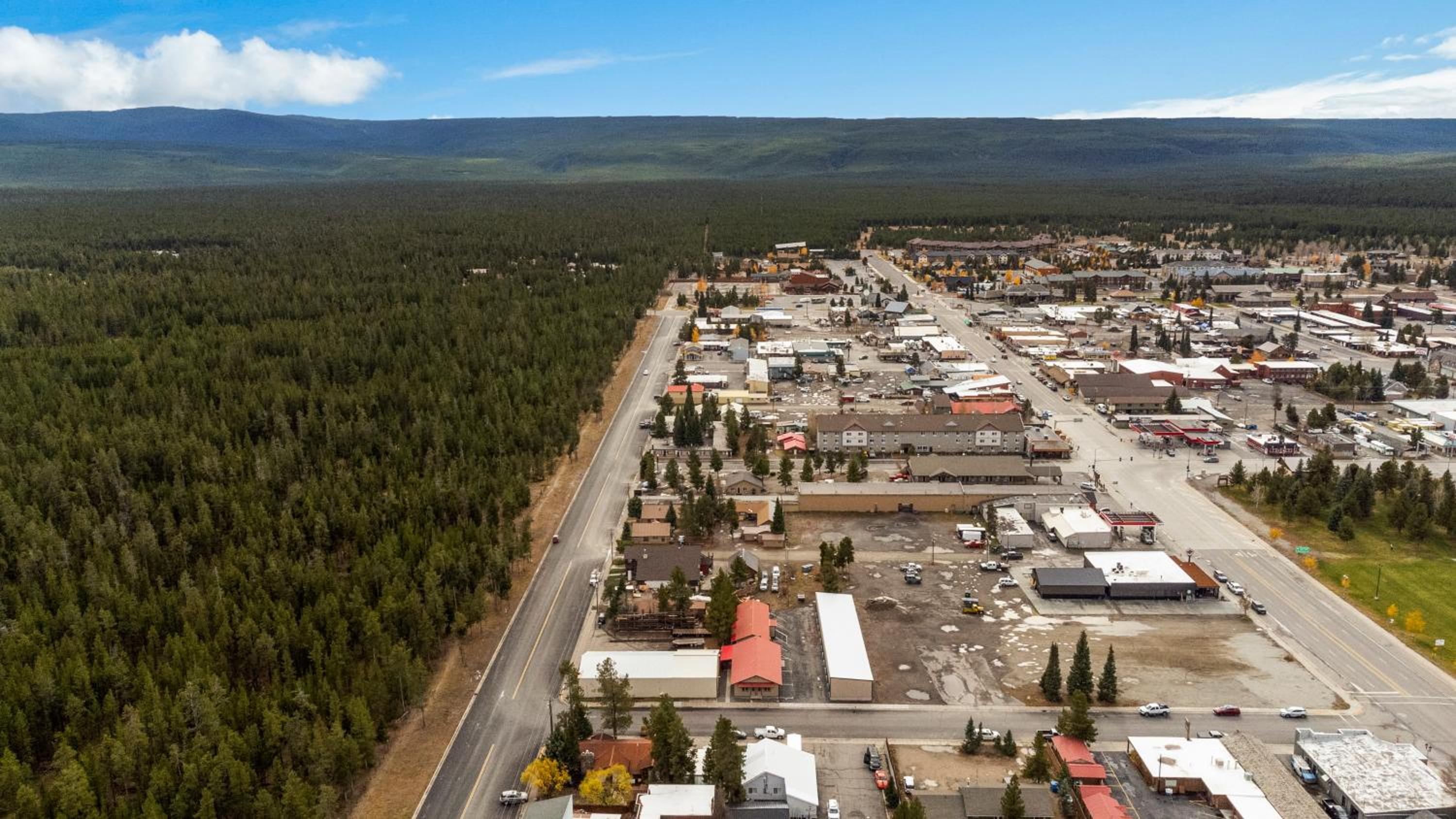 The Yellowstone Hideaway Unit C view 2