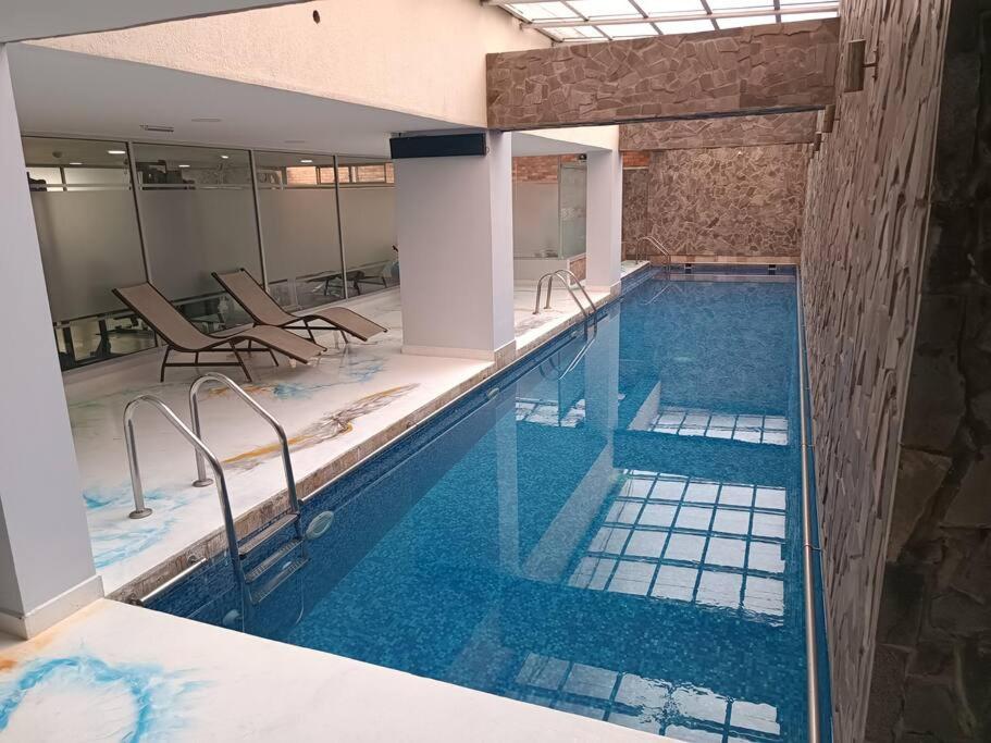 Espectacular ubicación, piscina, sauna y parque La Carolina