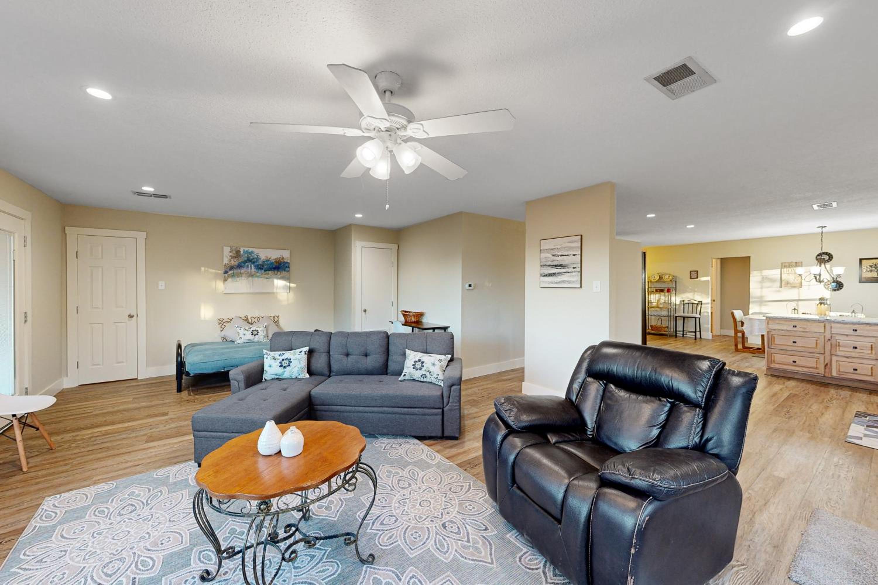 Hill Country Views and Patio Private Home