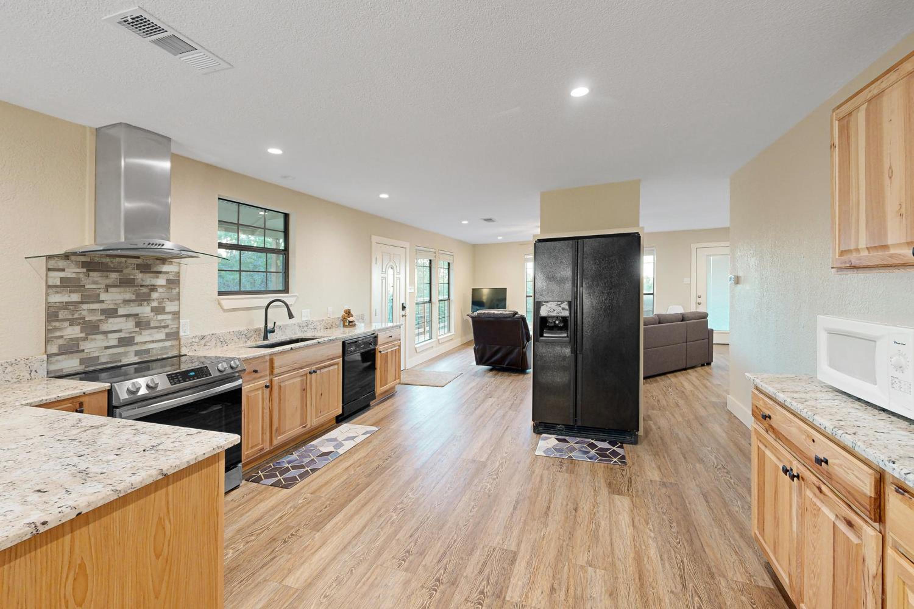 Hill Country Views and Patio Private Home