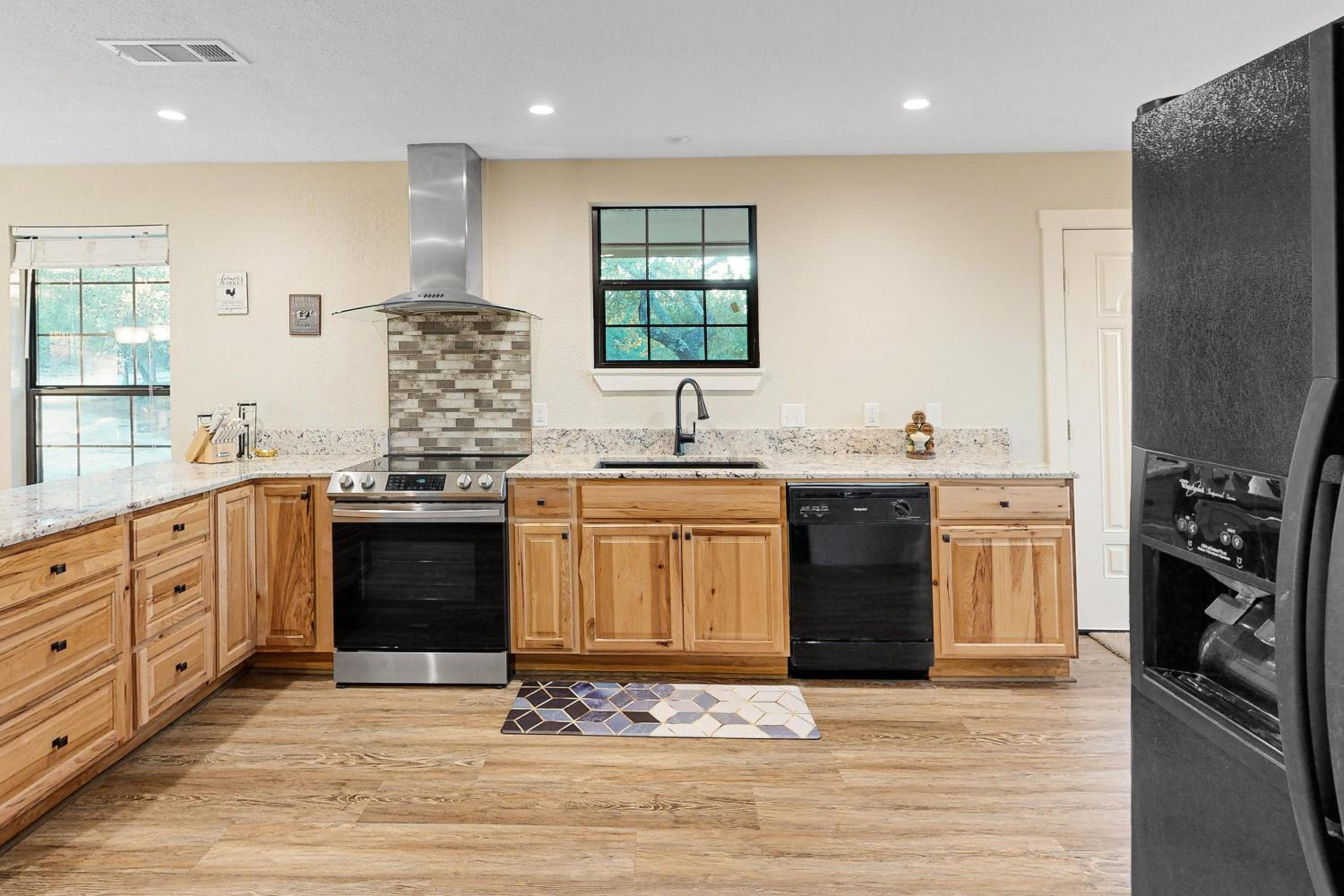 Hill Country Views and Patio Private Home