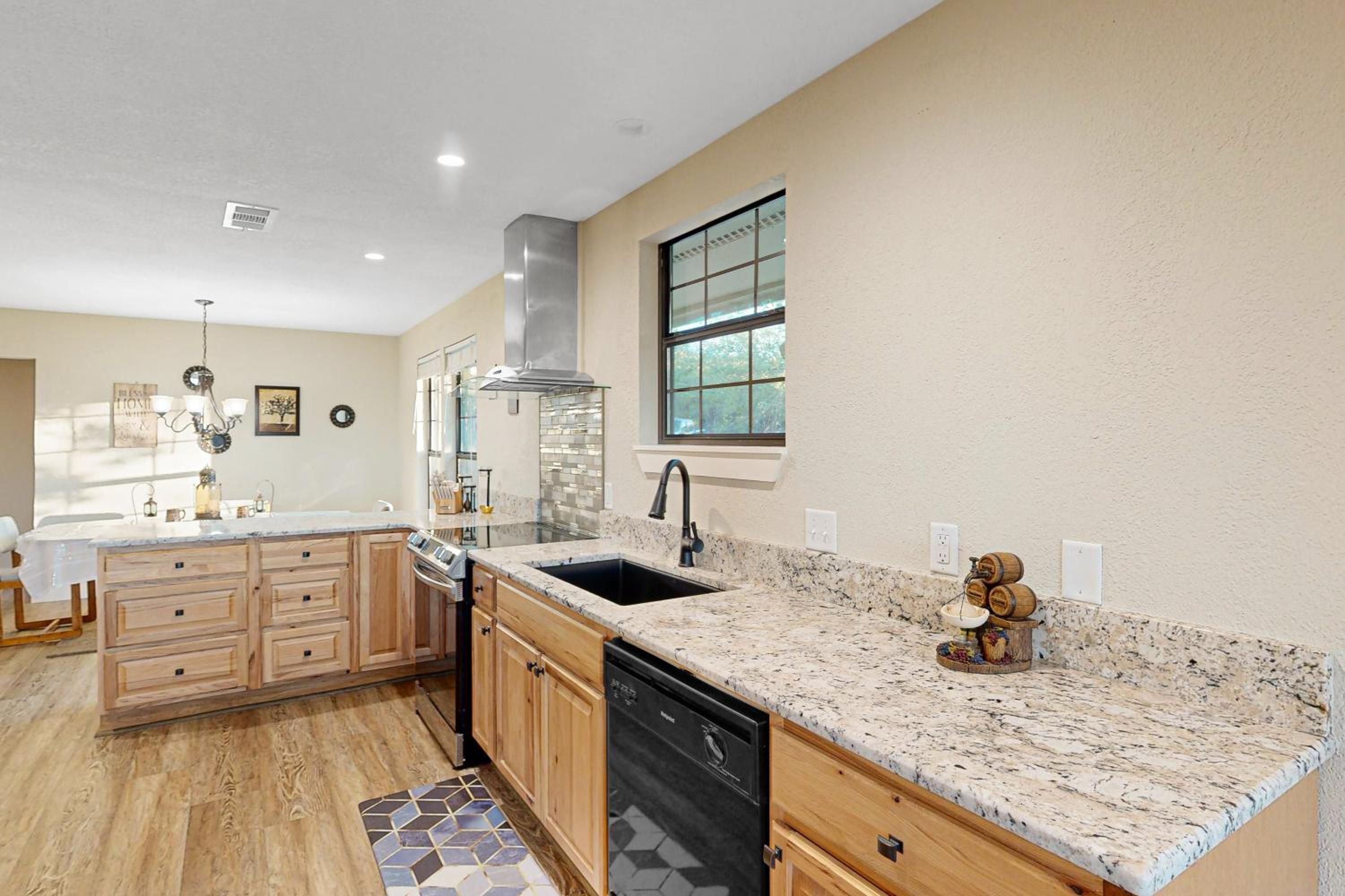 Hill Country Views and Patio Private Home