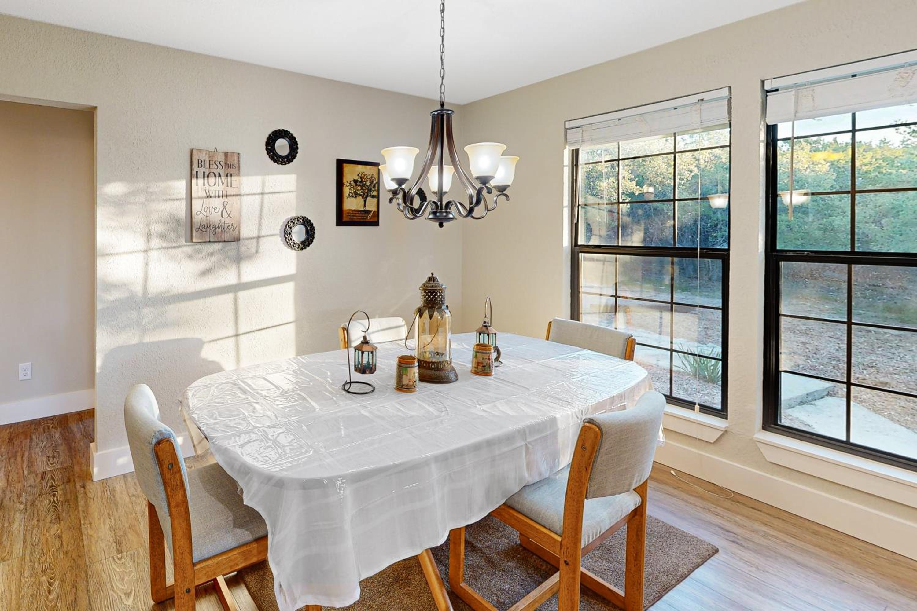 Hill Country Views and Patio Private Home