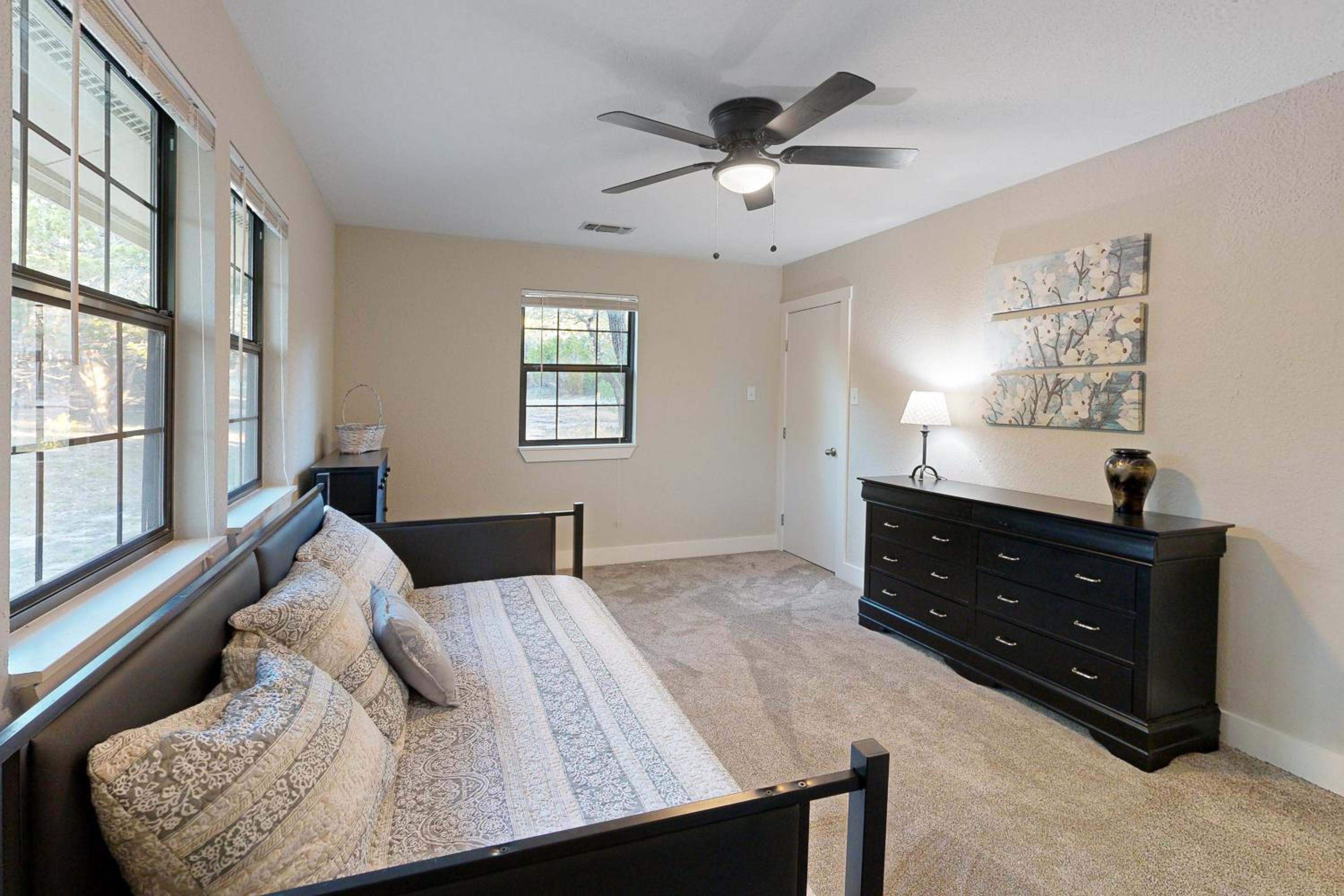 Hill Country Views and Patio Private Home